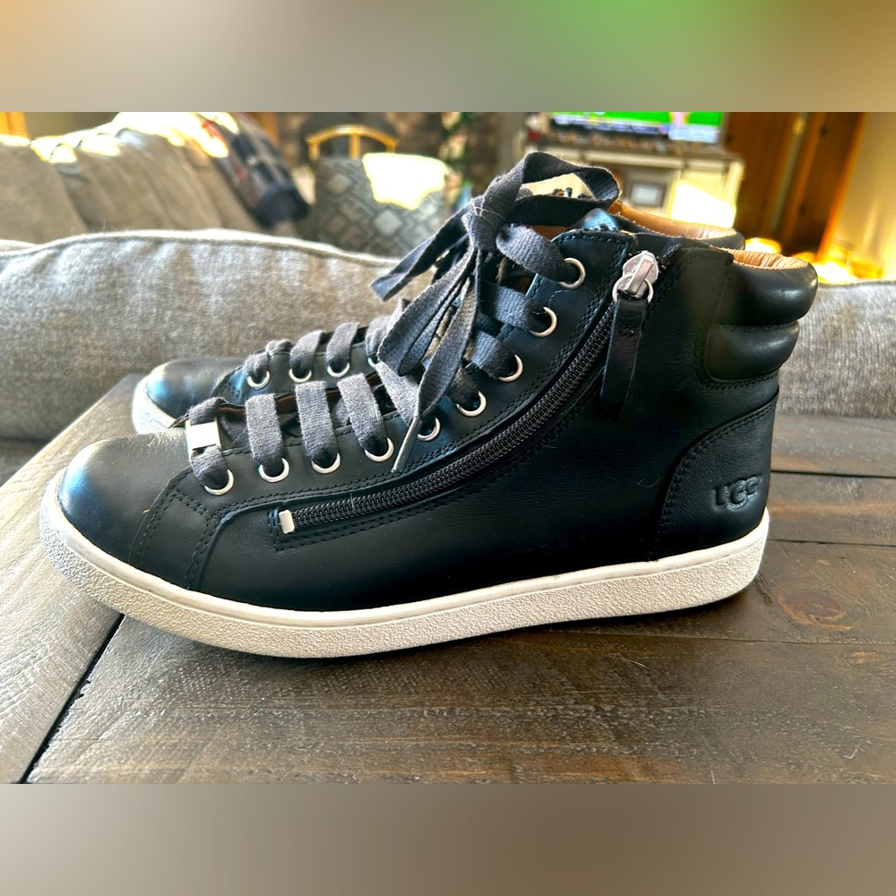 Women’s Ugg Sneaker